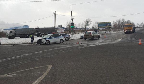 Патрульный автомобиль ГИБДД постадал в ДТП, 18 ноября 2015, Орел, М-2, Крым